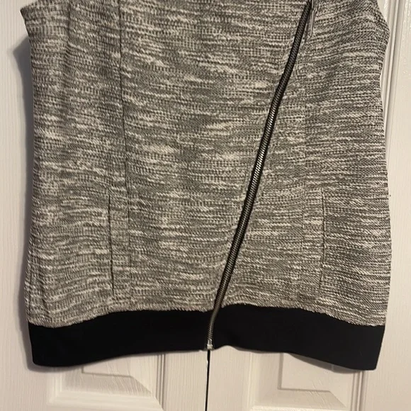 NWT New York & Company asymmetrical zipper sleeveless sweater vest size XS - Picture 7 of 9